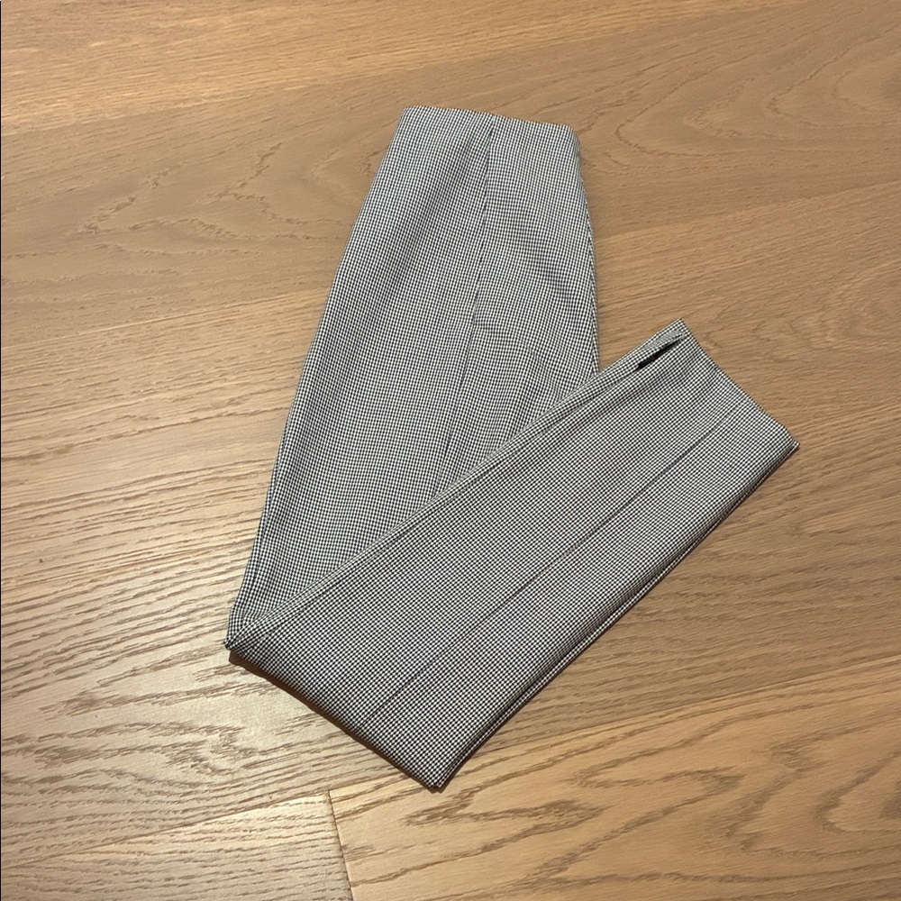 Banana Republic Women Houndstooth Pant. Black & White. Size 0.